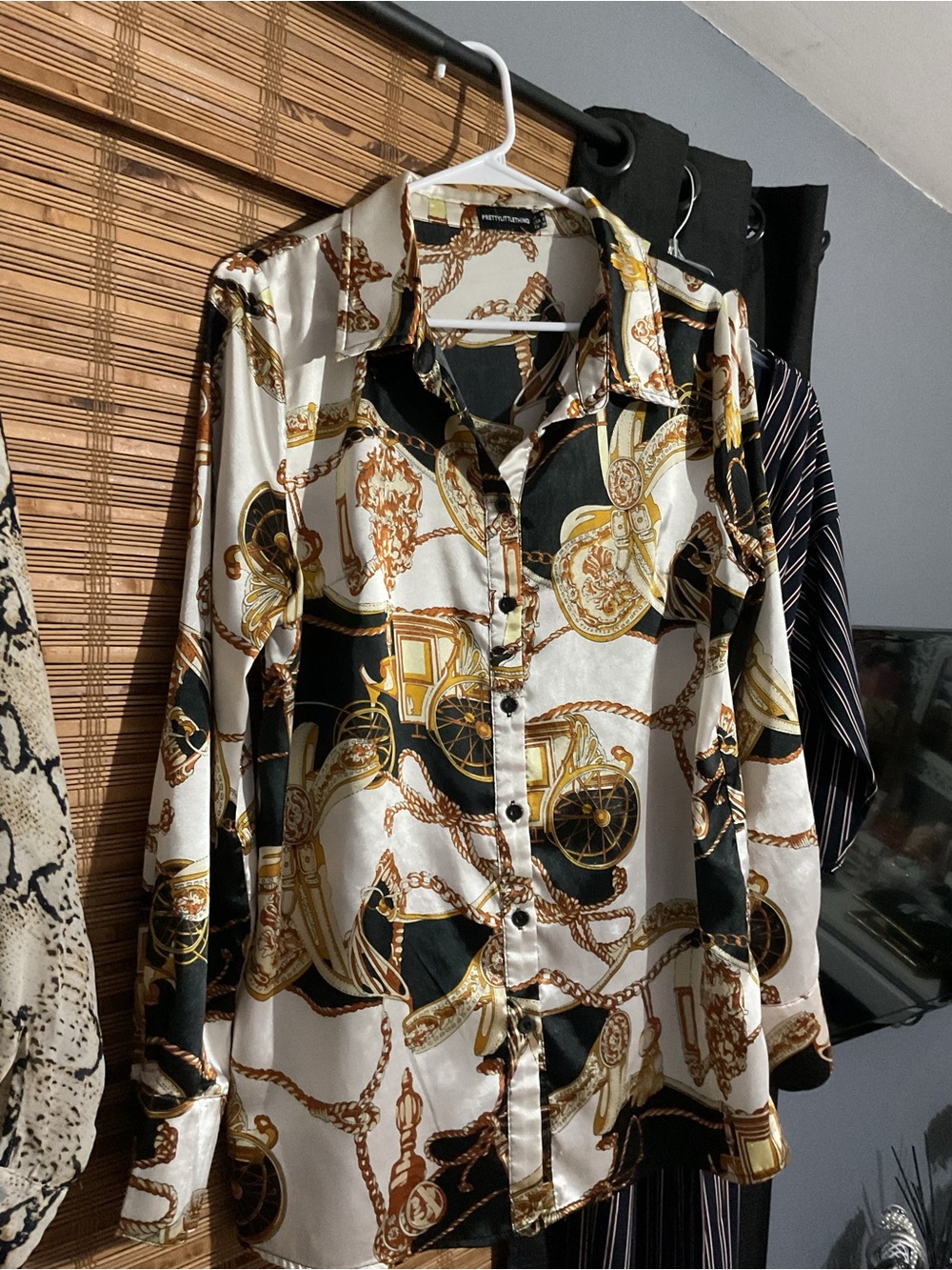 PrettyLittleThing Gold, Black & White Chain Print Button-Down Shirt